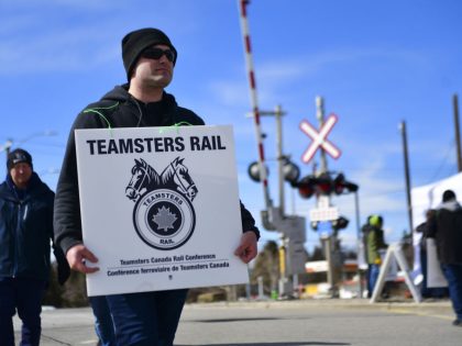 Canadian Pacific Rail Halts Operations After Labor Talks Fail