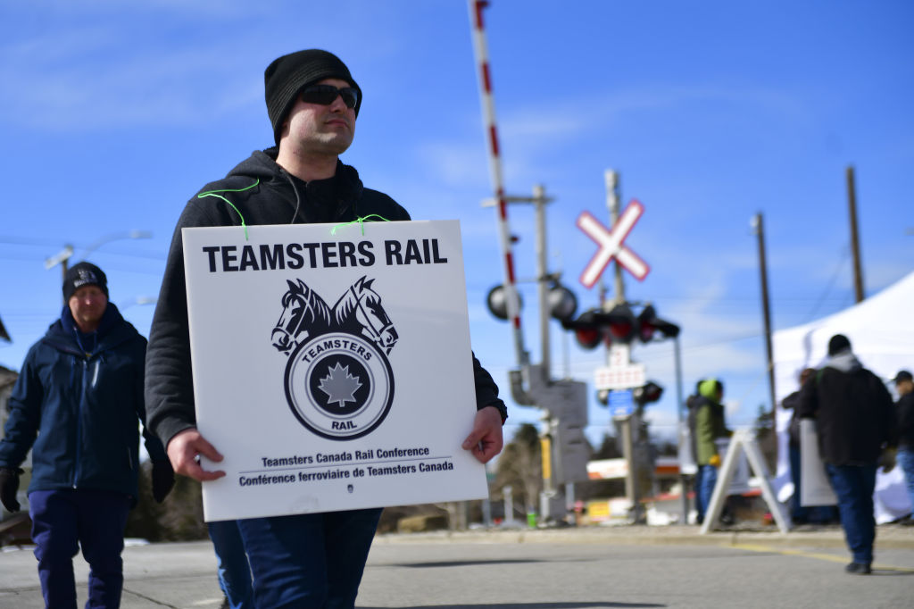 Canadian Pacific Rail Halts Operations After Labor Talks Fail