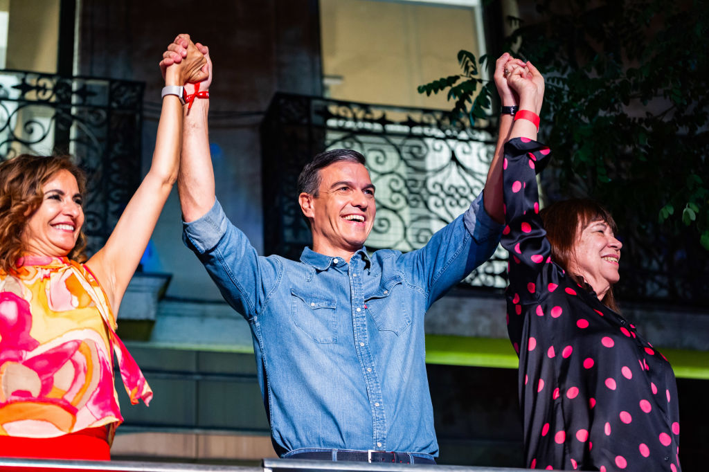 Pedro Sanchez (C) and Maria Jesus Montero (L), Spanish