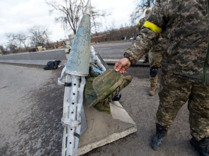 Ukraine Army Digs In To Defend Mykolaiv Against Russian Advance