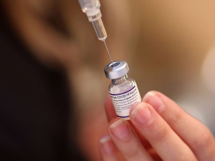 US-NEWS-CORONAVIRUS-CHICAGO-VACCINATIONS-1-TB