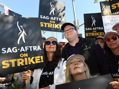 TOPSHOT-CORRECTION / US-ENTERTAINMENT-FILM-TELEVISION-STRIKE