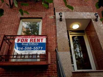 Manhattan Rents Soar To A Record With Landlords In Driver's Seat