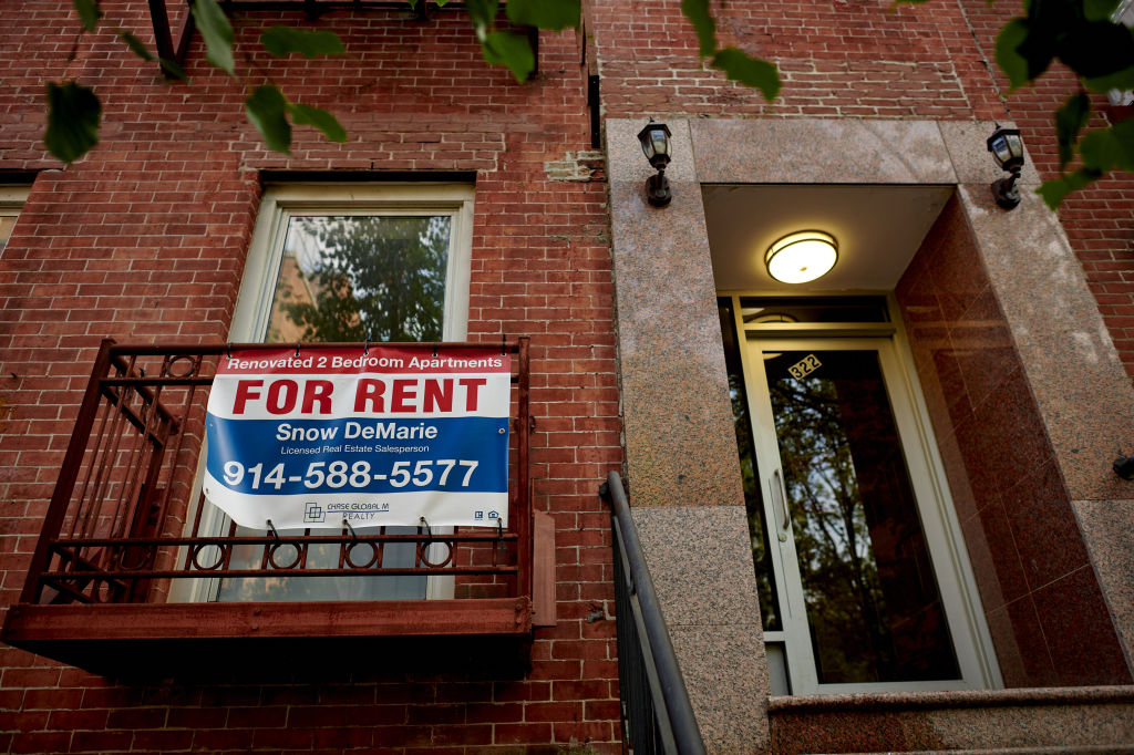 Manhattan Rents Soar To A Record With Landlords In Driver's Seat