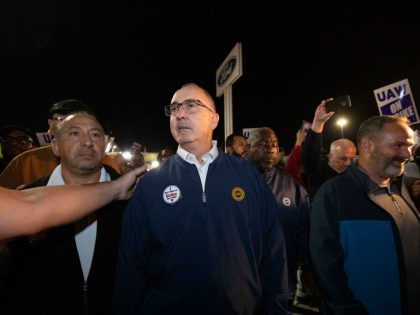 United Auto Workers Hold Limited Strikes As Contract Negotiations Expire