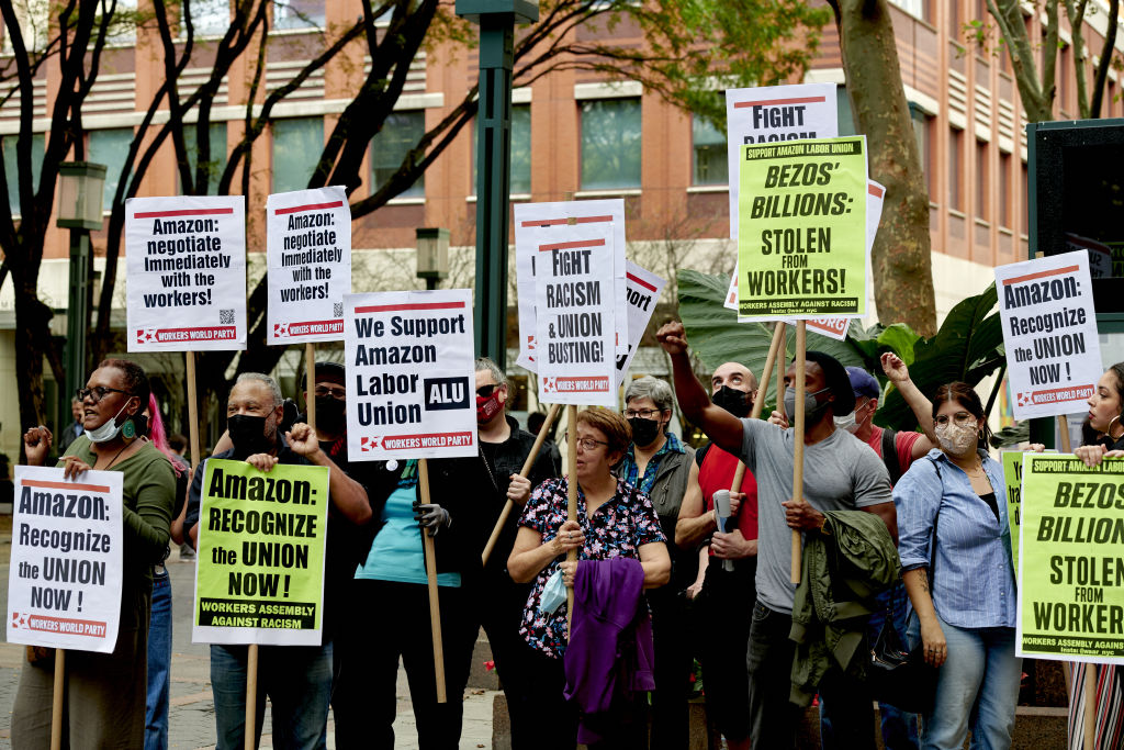 Amazon Staten Island Warehouse Workers File For Union Election