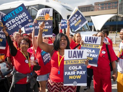 United Auto Workers Hold Limited Strikes As Contract Negotiations Expire