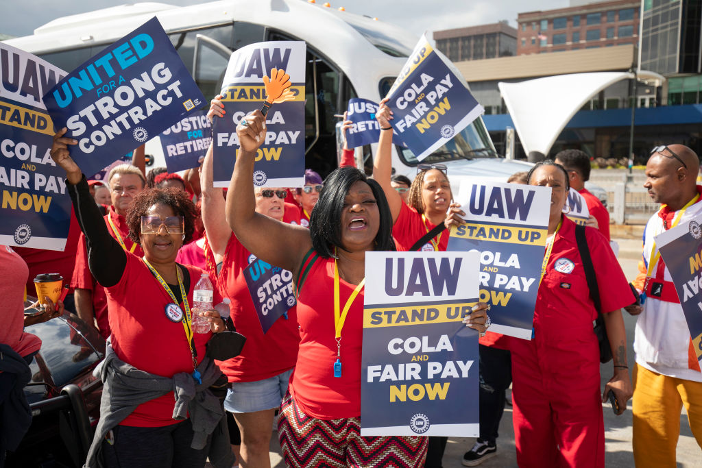 United Auto Workers Hold Limited Strikes As Contract Negotiations Expire