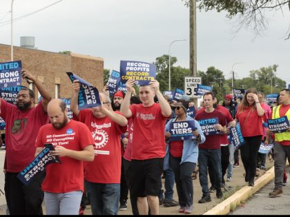 United Auto Workers Union Holds Practice Picket As Strike Looms