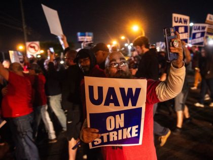 US-AUTO-LABOR-UNIONS-STRIKE