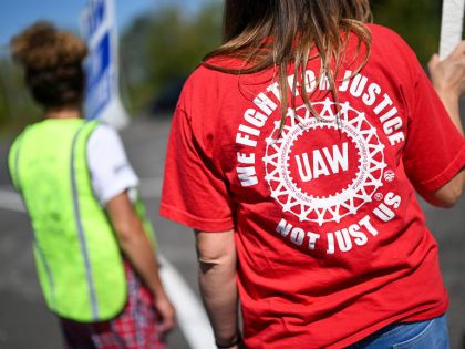 United Auto Workers Hold Limited Strikes As Contract Negotiations Expire