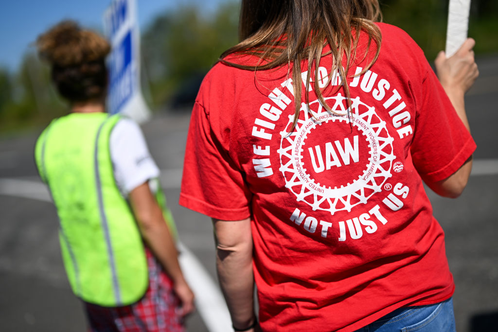 United Auto Workers Hold Limited Strikes As Contract Negotiations Expire