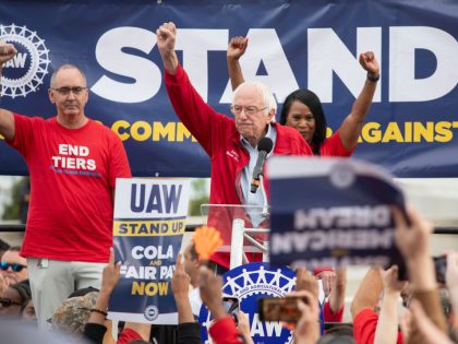 United Auto Workers Hold Limited Strikes As Contract Negotiations Expire