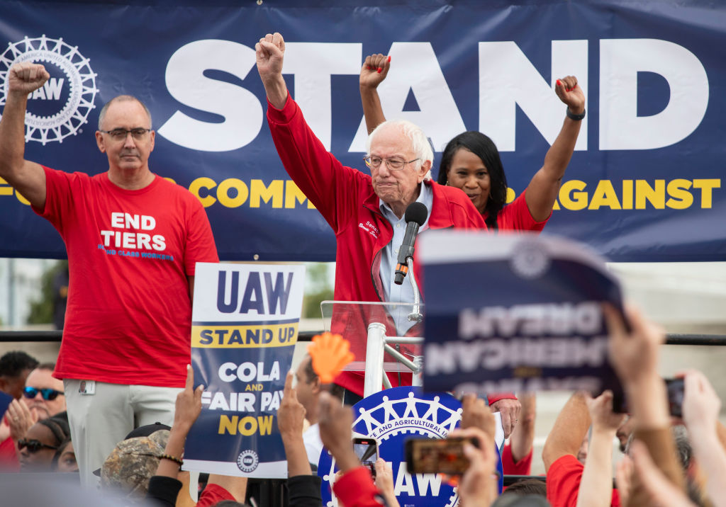 United Auto Workers Hold Limited Strikes As Contract Negotiations Expire