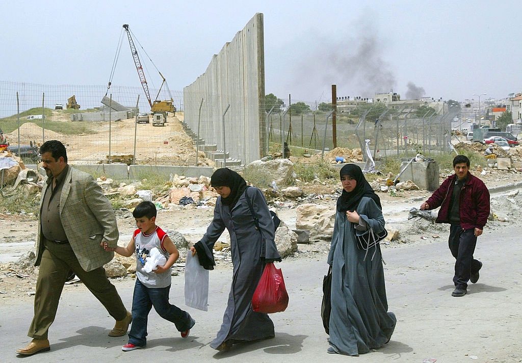 Israelis Construct Wall Around Ramallah