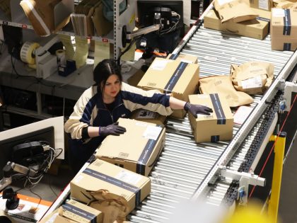 Birmingham Unveils Amazon's £500 Million Robotic Fulfillment Centre
