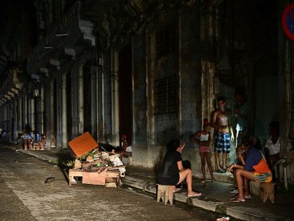 TOPSHOT-CUBA-ENERGY-ECONOMY-BLACKOUT-DAILY LIFE