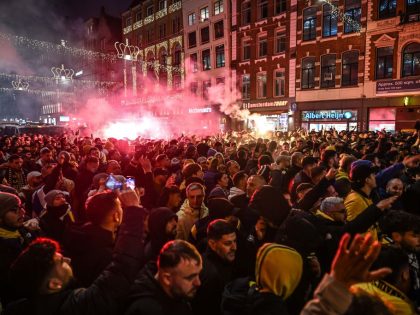 Pro-Israel Maccabi fans stage demonstration in Amsterdam, at least ten arrests