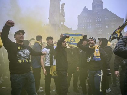 Pro-Israel Maccabi fans stage demonstration in Amsterdam, at least ten arrests