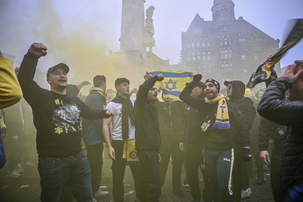Pro-Israel Maccabi fans stage demonstration in Amsterdam, at least ten arrests