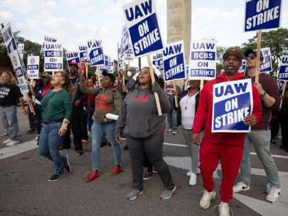 United Auto Workers Hold Limited Strikes As Contract Negotiations Expire