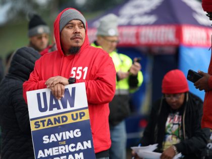 UAW Strike Continues, As Autoworkers Picket Outside Chicago's Ford Assembly Plant
