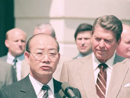Ronald Reagan with Chun Doo Hwan