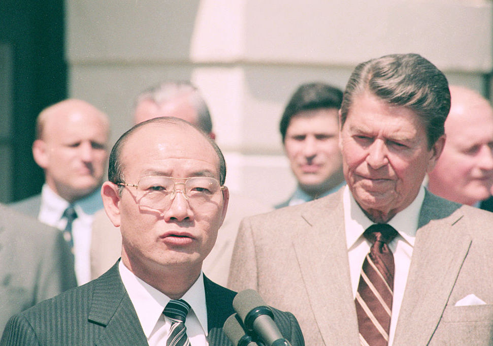 Ronald Reagan with Chun Doo Hwan