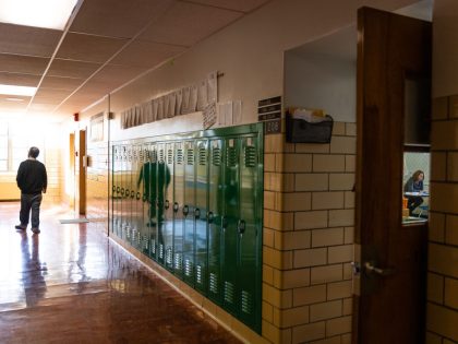 Kentucky Elementary School Shifts To Non Traditional Instruction As Covid Surge Continues