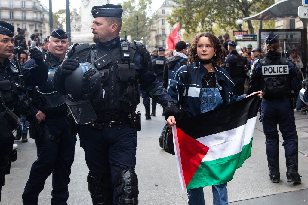 Police intervene pro-Palestinian demonstration in Paris