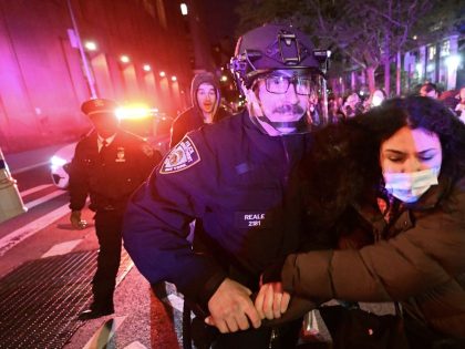 NYPD officers arrest pro-Palestinian protests began at Columbia University spread to other schools in New York