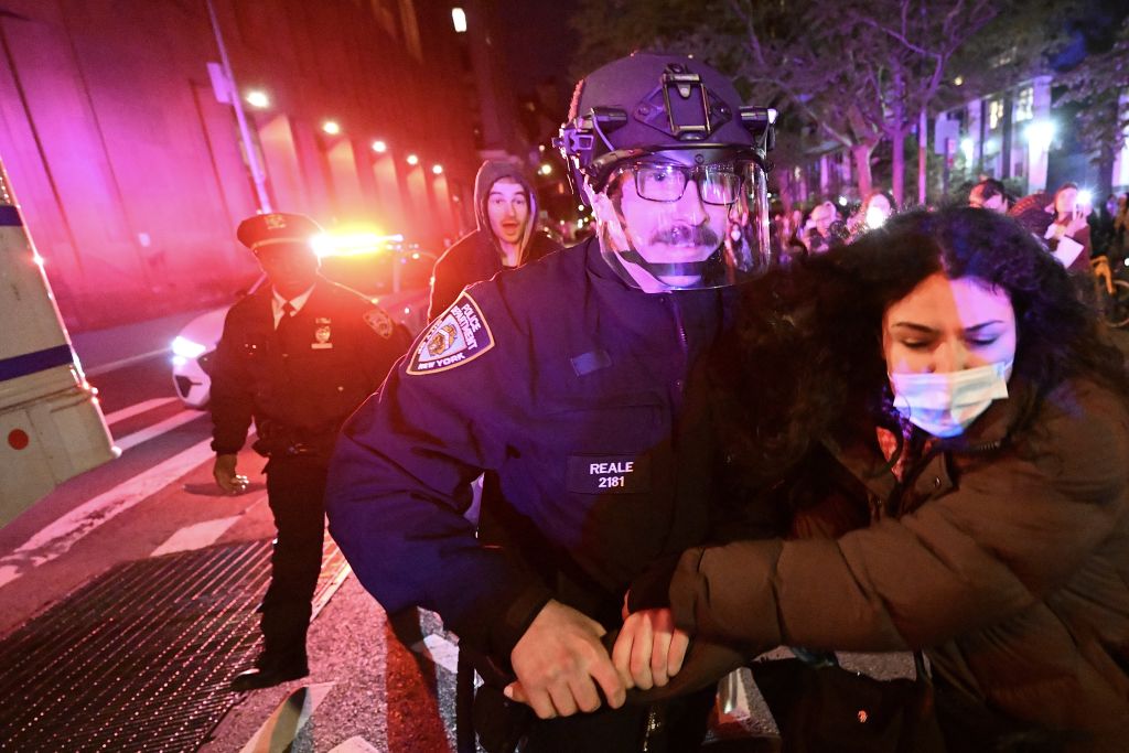NYPD officers arrest pro-Palestinian protests began at Columbia University spread to other schools in New York