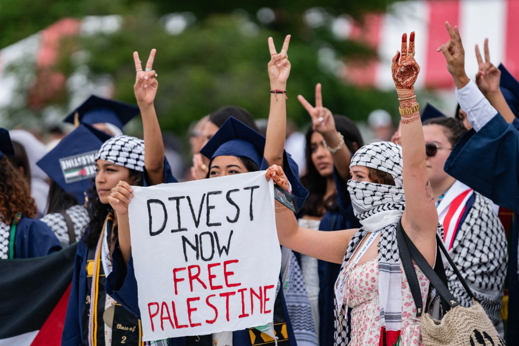 US-ISRAEL-PALESTINIANS-CONFLICT-PROTEST-GRADUATION-students