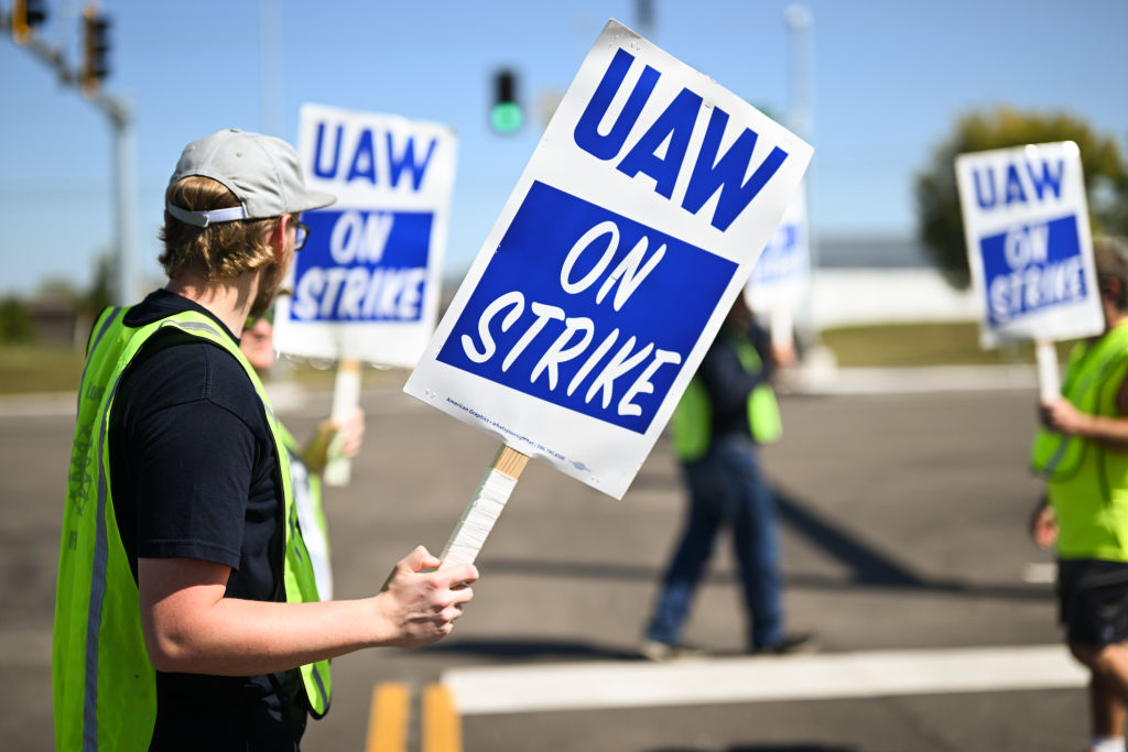 United Auto Workers Hold Limited Strikes As Contract Negotiations Expire
