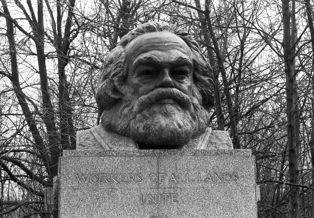 Karl Marx grave site tomb in London