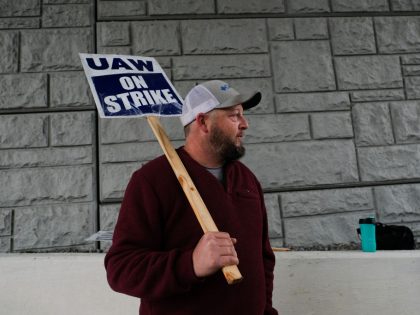GM Reaches Tentative Agreement With UAW Ending Six-Week Strike