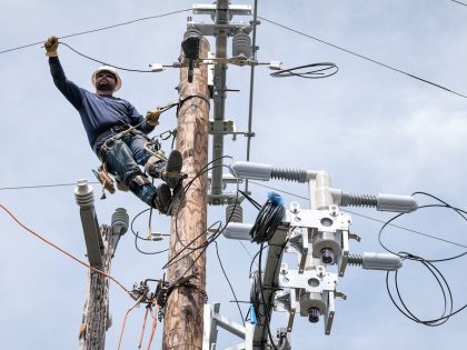 PG&amp;amp;E Crews Install Line Technology To Reduce Impact Of Public Safety Power Shutoffs