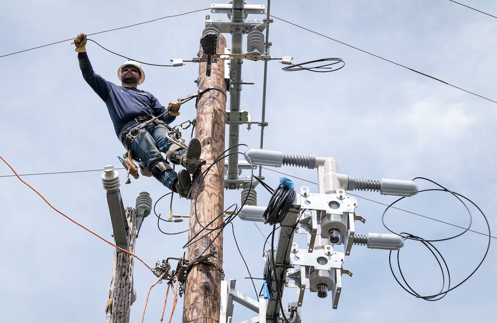 PG&amp;amp;E Crews Install Line Technology To Reduce Impact Of Public Safety Power Shutoffs