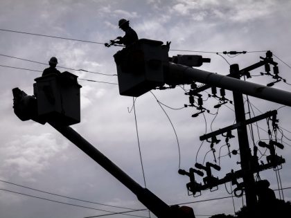 PG&amp;amp;E Crews Install Line Technology To Reduce Impact Of Public Safety Power Shutoffs