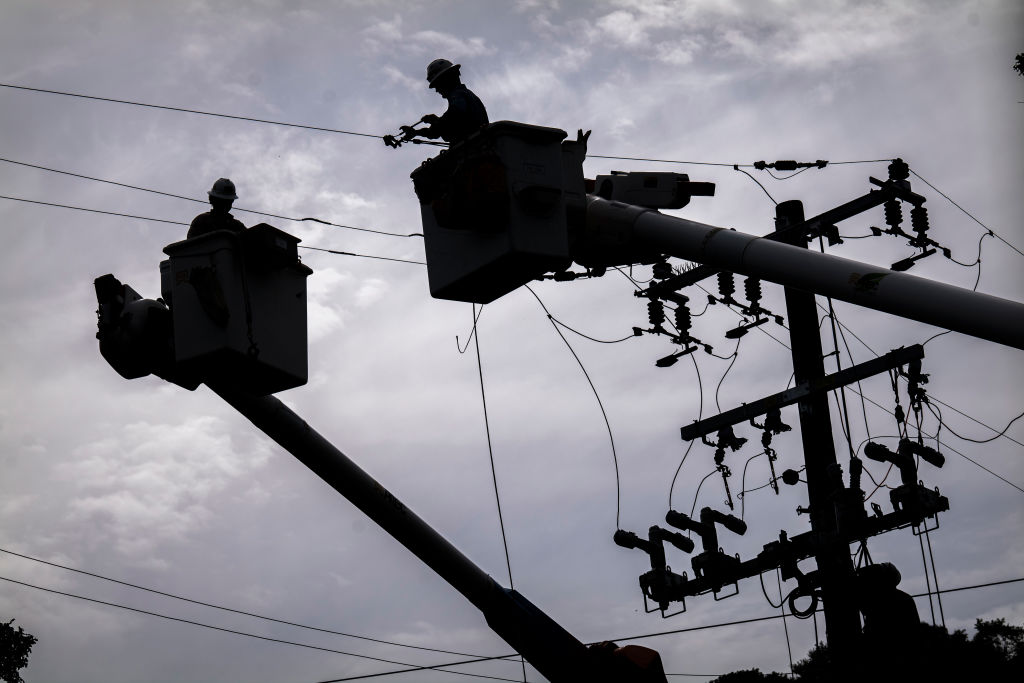 PG&amp;amp;E Crews Install Line Technology To Reduce Impact Of Public Safety Power Shutoffs