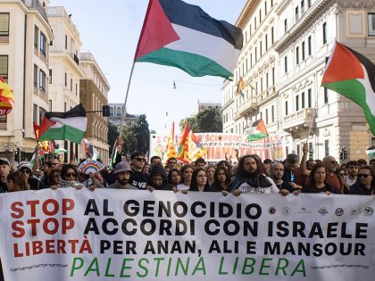 People march begins at Termini station, passes in front of