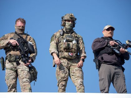 ICE officers crack down on protesters outside immigration facility in Illinois