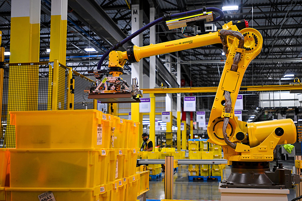 Amazon Hosts Media Tour Of DAB2 Fulfillment Center