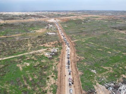 Displaced Palestinians in Gaza continue returning north