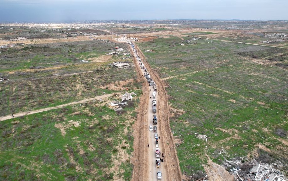 Displaced Palestinians in Gaza continue returning north
