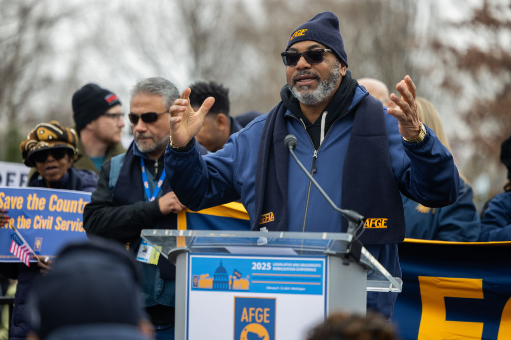 Federal workers Rally in Washington against firings amid union protest