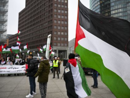 Pro-Palestinian demonstrators in Berlin protest Trump's plan to displace Palestinians