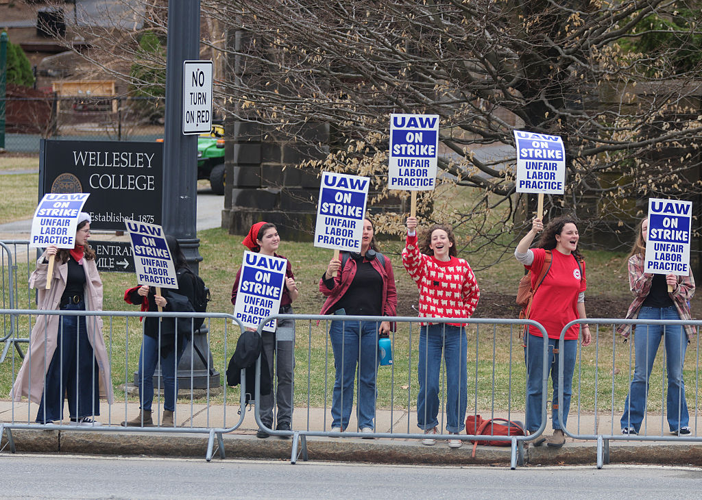 As Wellesley College professors go on strike, students are faced with 'a moral dilemma'