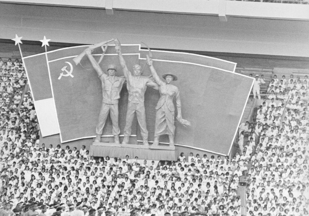 100,00 People in a Stadium