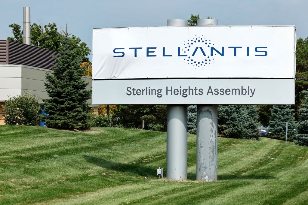 UAW Members Rally Outside Stellantis Sterling Heights Assembly Plant